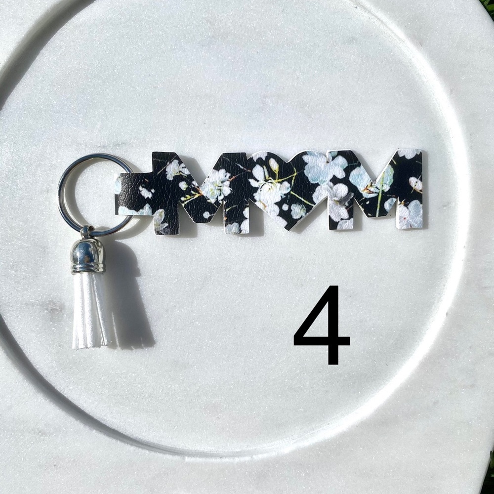 Handmade black and white floral “MOM” keychain